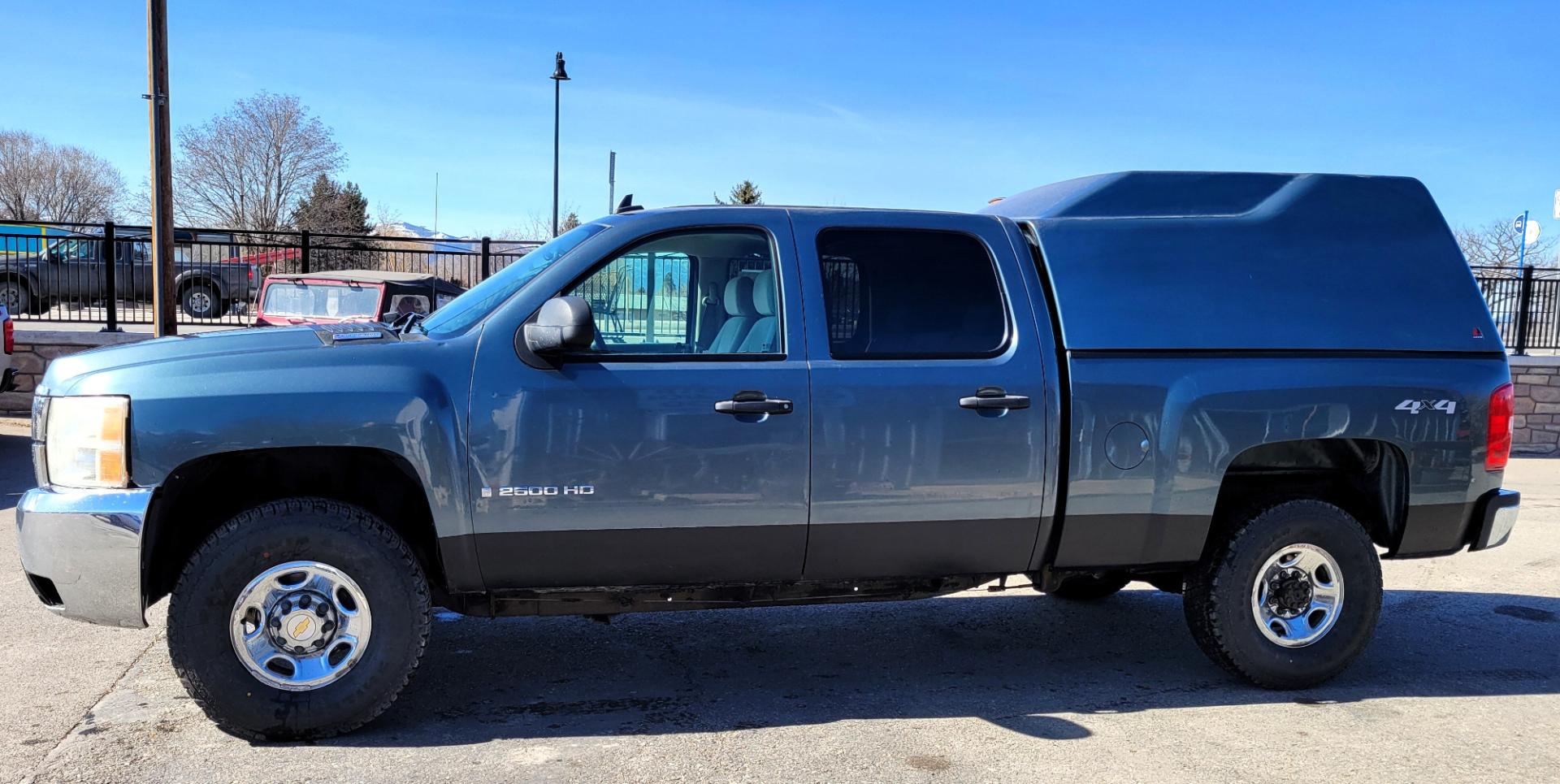 2008 Blue /Tan Chevrolet Silverado 2500HD LT (1GCHK23628F) with an 6.6L engine, 5 Speed Automatic transmission, located at 450 N Russell, Missoula, MT, 59801, (406) 543-6600, 46.874496, -114.017433 - 6.6 Duramax Diesel. Automatic Transmission. 4WD. Matching leer Topper. New Tires. AM FM CD. Power drivers Seat. Air Cruise Tilt. - Photo#4